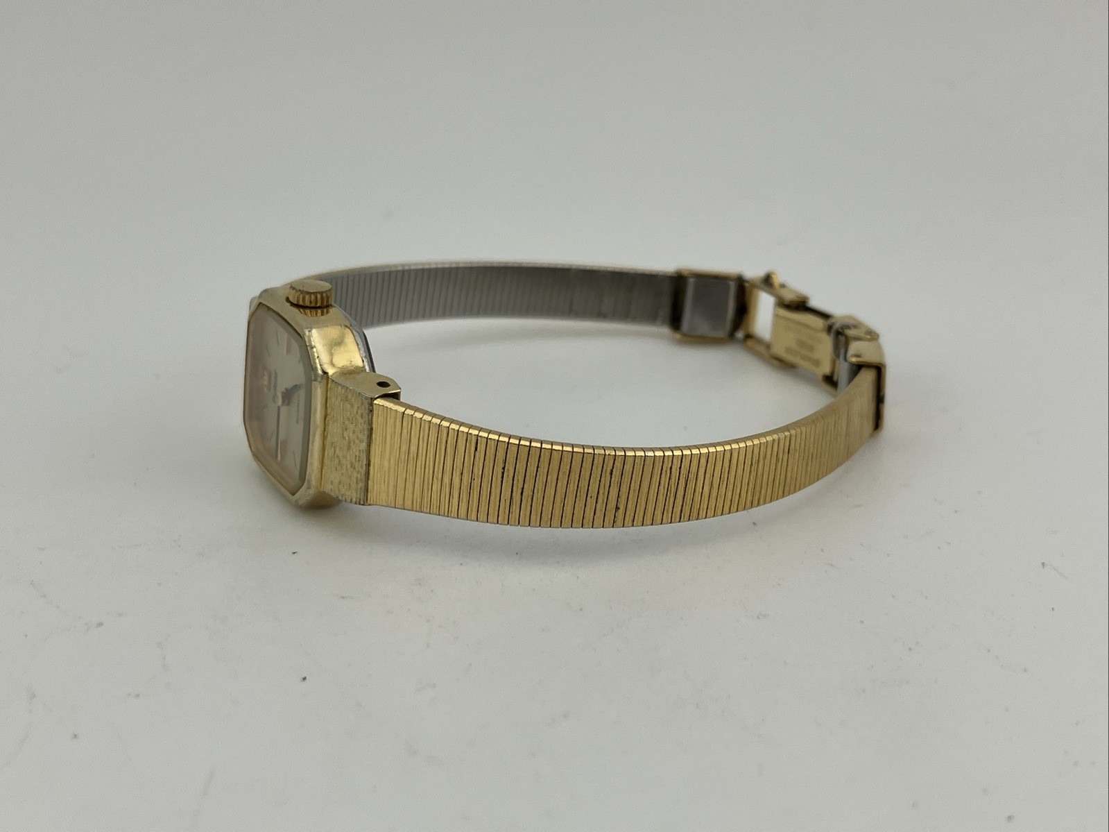 Vtg Pulsar Ladies 16mm Watch Gold Tone Octagon Dial 6.25″ v232-5790 – RUNS