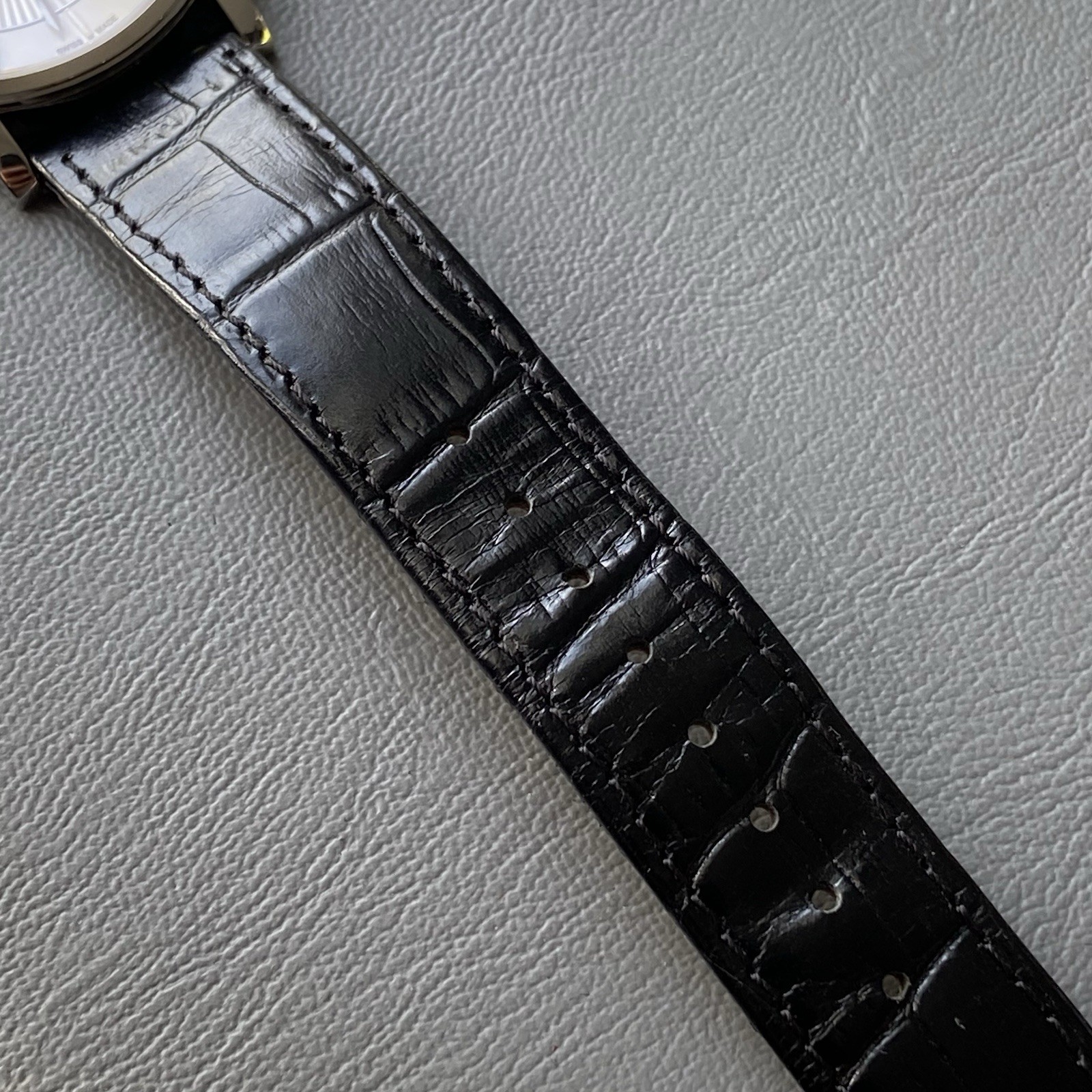 Mens Genuine Roamer Classic Swiss designer watch Sapphire date 709856 Ex-display