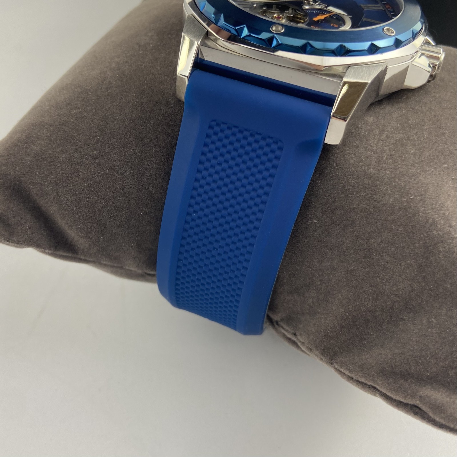 Bulova 98A303 Marine Star Men’s Automatic Watch Blue Dial Blue Rubber Strap 45mm
