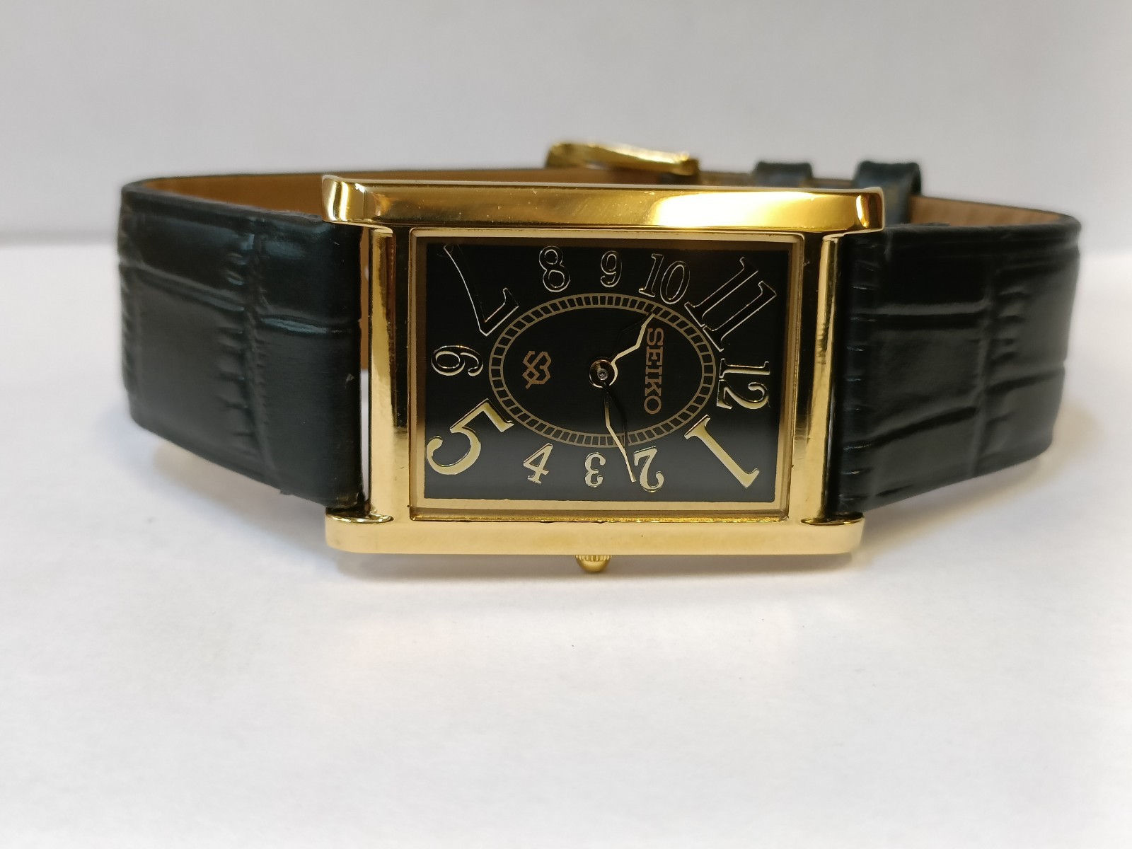 VINTAGE SEIKO SLIM QUARTZ BLACK DIAL JAPAN MEN’S WORKING DRESS WATCH