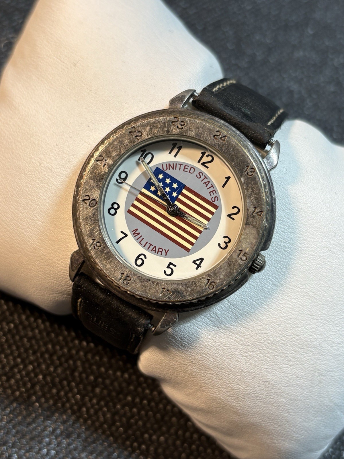 Vintage Guess United States Military Watch Silver Tone Patina,12HR/24HR,38mm