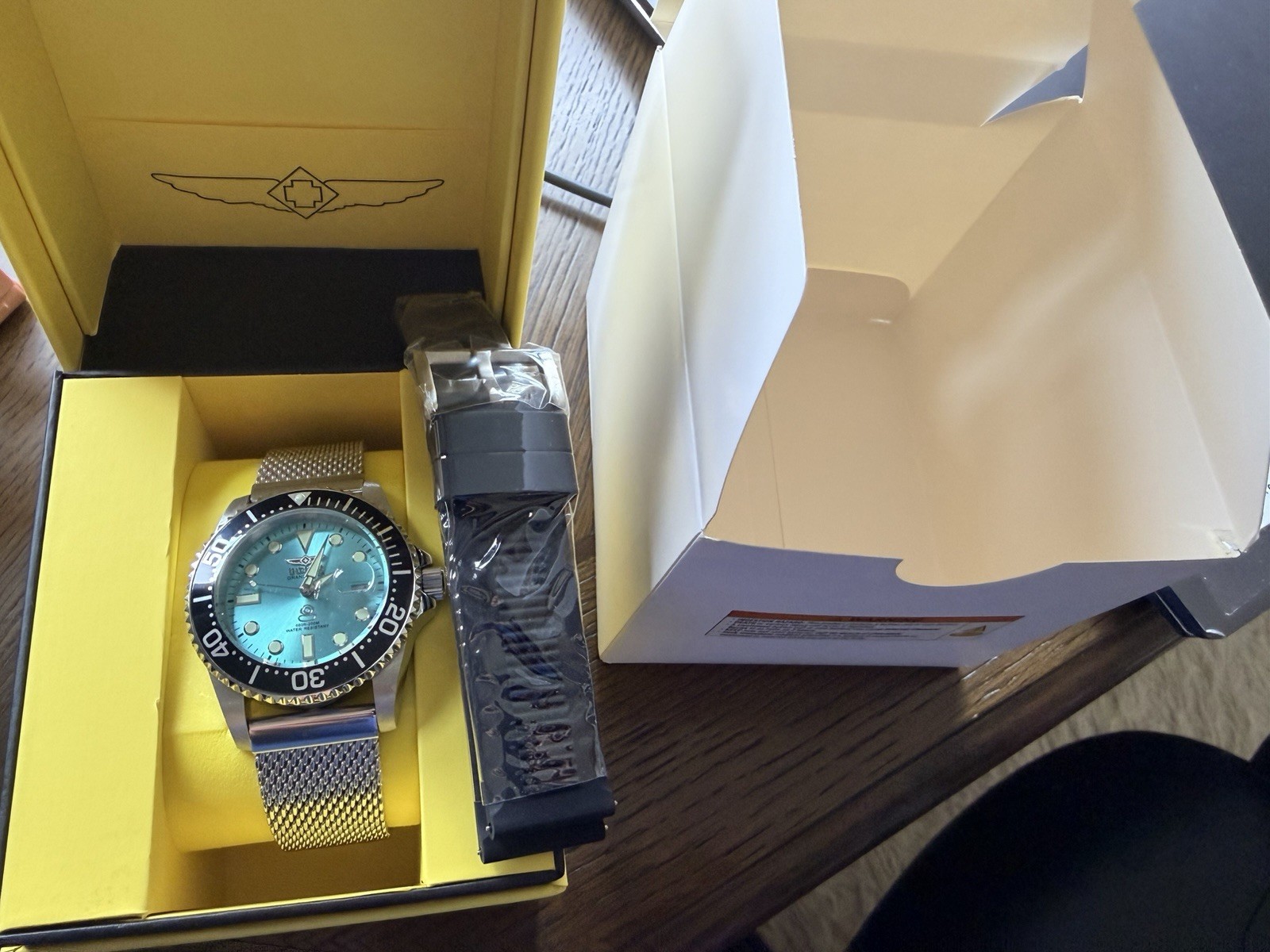 Invicta 48213 Tiffany Blue Two Bands Included. 42mm Pro Diver Rare Model Scuba