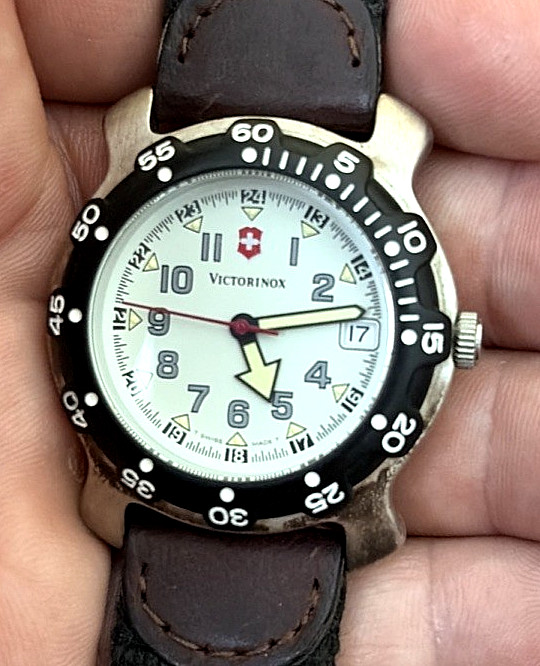 Vintage Victorinox Swiss Army Sportline Quartz Field Watch – 4.562 – New Battery