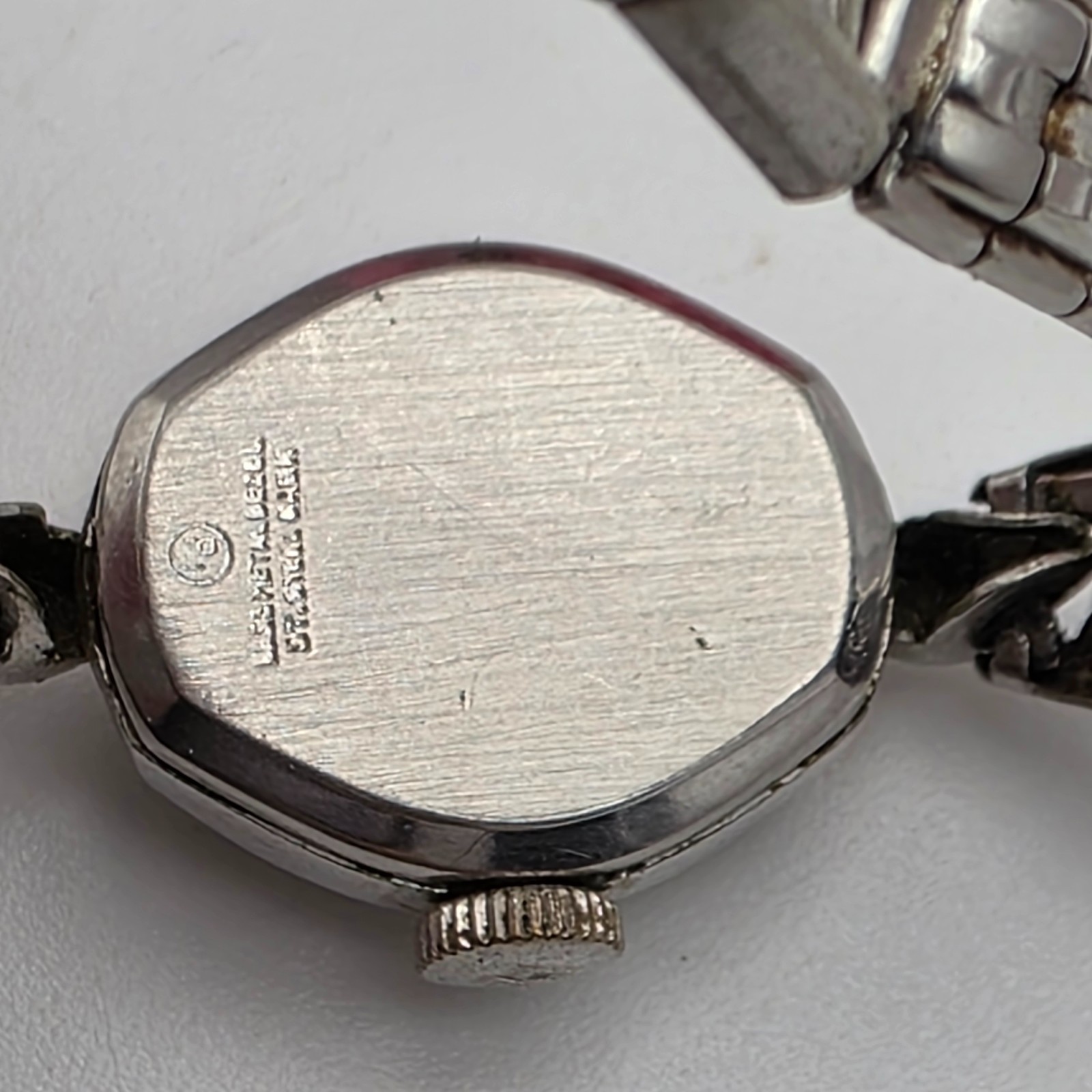 Vintage Waltham Ladies Watch 16mm Oval 17 Jewels Manual White Dial Silver Tone