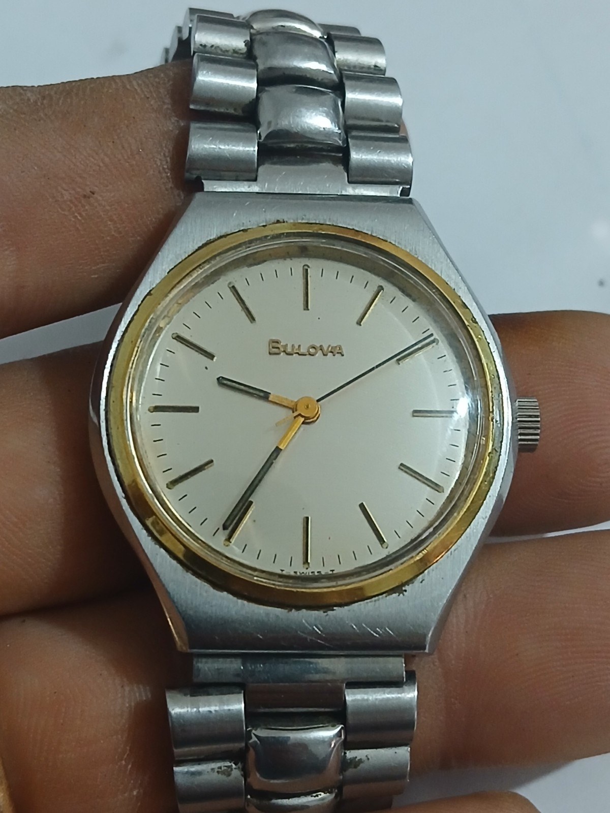 Vintage Bulova 1121.10 Eta 2851 Wrist Watch