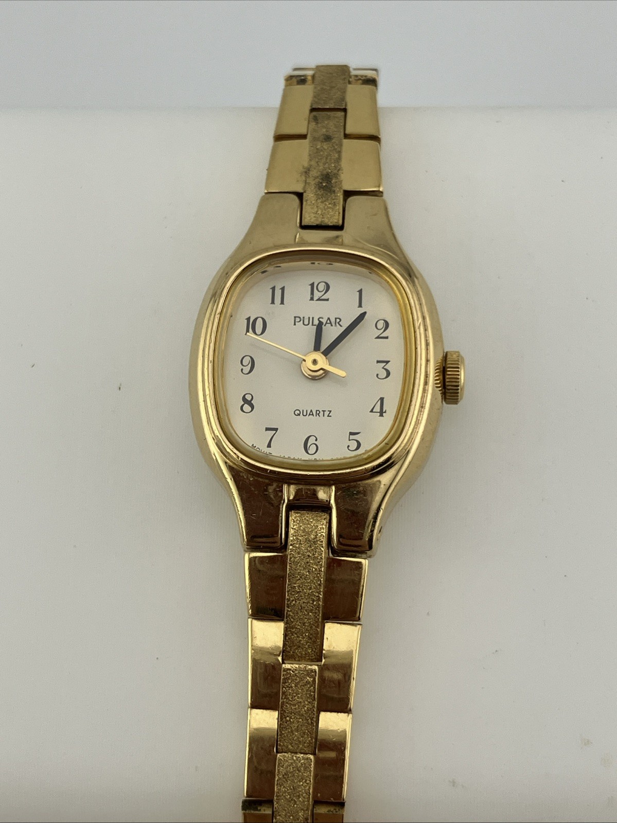 Vtg Pulsar Ladies 16mm Dainty Watch Gold Tone White Dial 6.25″ V811-5300 -RUNS