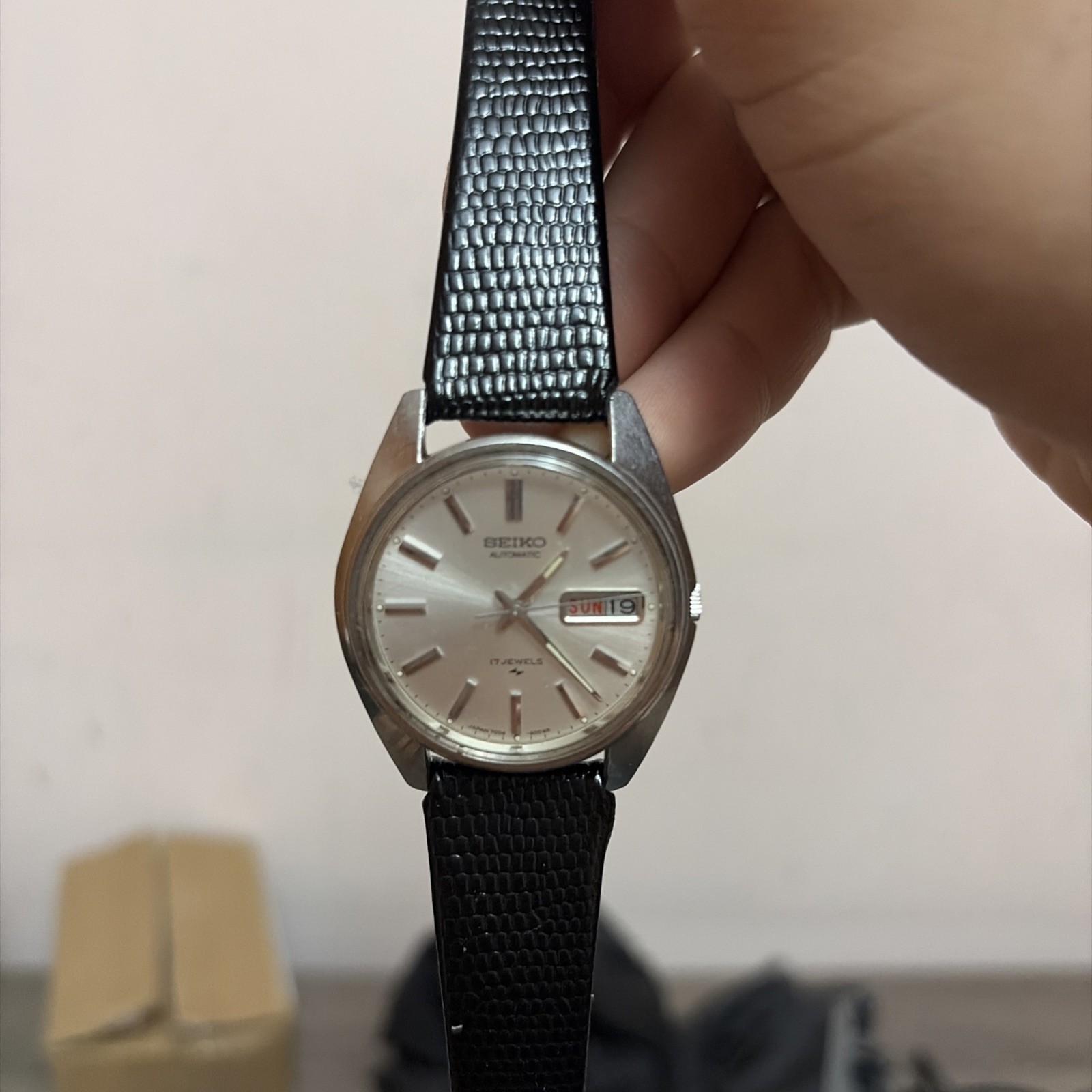 Seiko Automatic 17 Jewels Silver Dial Black Leather Date Wristwatch