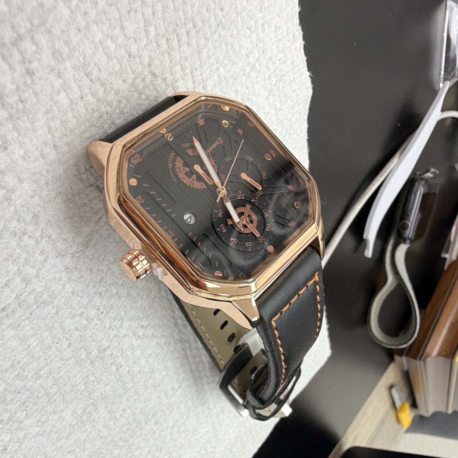 Quartz Square Analog Wristwatch Gold Tone Case Black Dial Date Black Leather