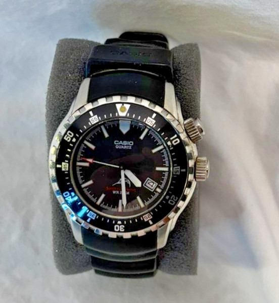 Vintage Casio MDV-102 Duro Marlin Super Illuminator 200M Diver Watch 3304