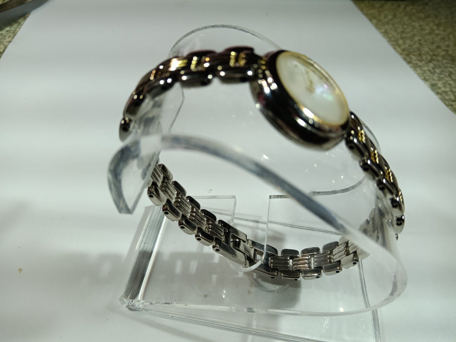 Ladies’ Citizen CQ Quartz Dress Watch / Iridescent Mother-of-Pearl Dial