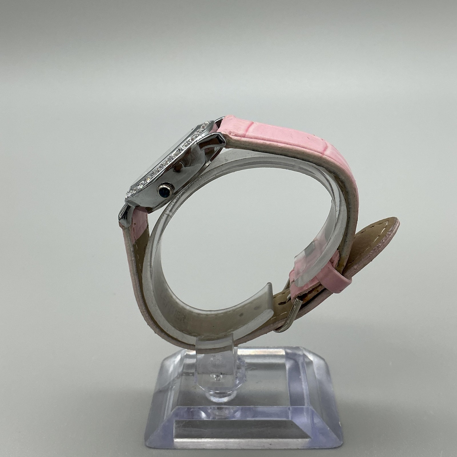 Lure Women Watch 30mm Silver TonePink Leather Floating Crystal Bezel New Battery
