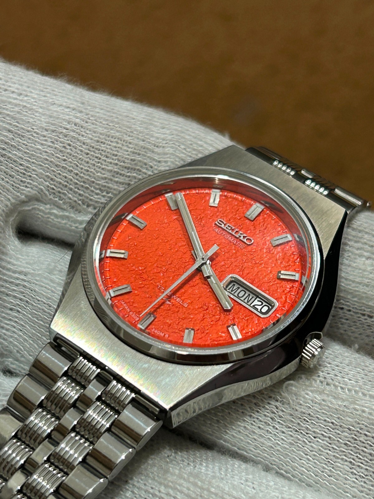Vintage Seiko automatic 17 jewel orange texture dial day/date Japan watch-6309