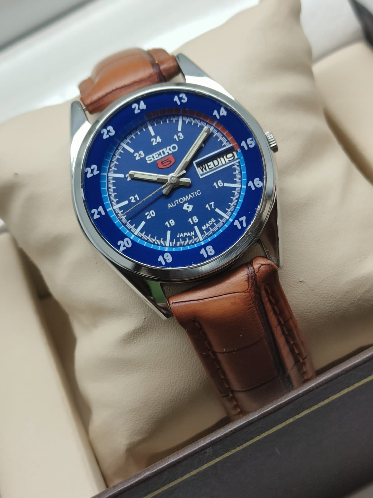 Seiko 5 Automatic Blue Dial Leather Strap Vintage Men’s Wrist Watch Japan Made