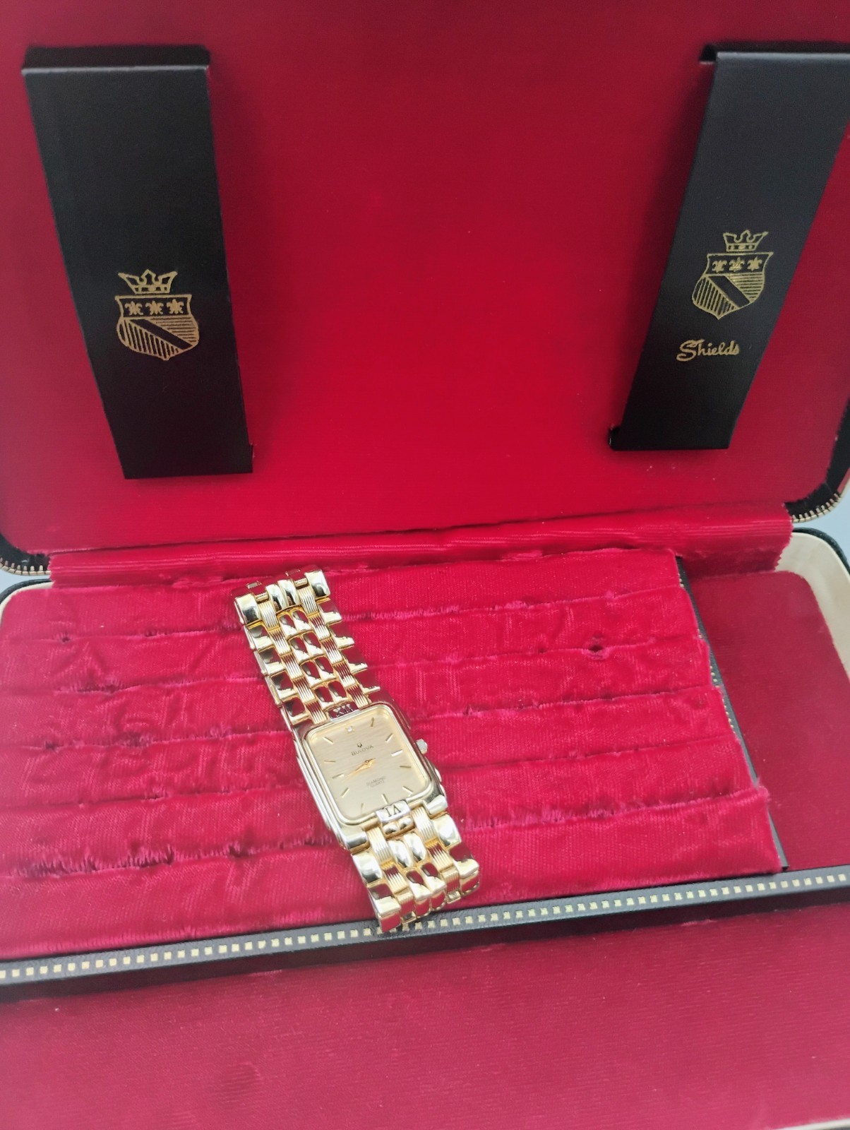 Stunning Vintage Bulova Diamond Quartz Running Mens Watch 3063-5020 AO 18k Gold