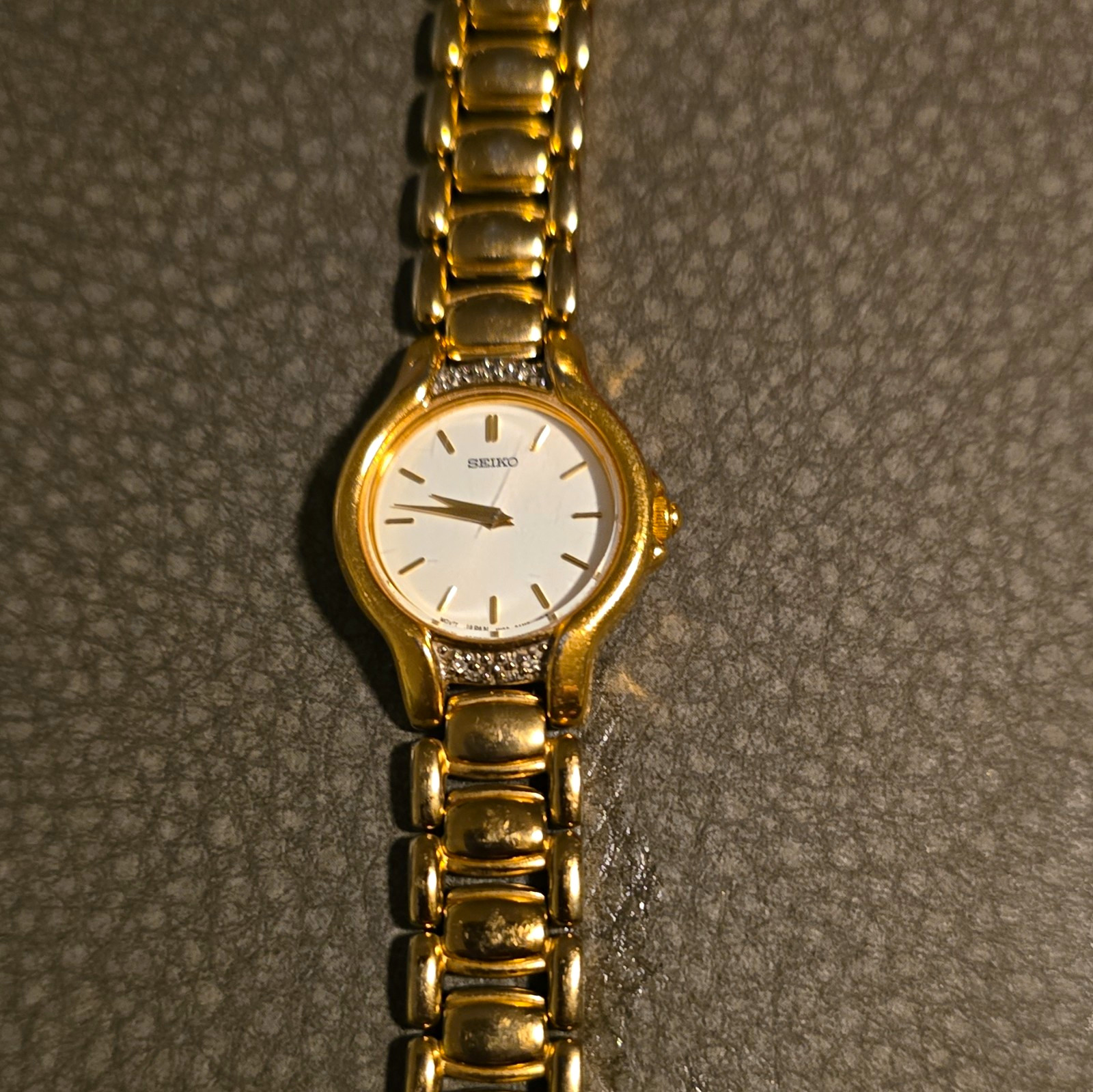 Seiko Quartz Women’s Gold-Tone Bracelet Watch White Dial Stick Smooth Bezel