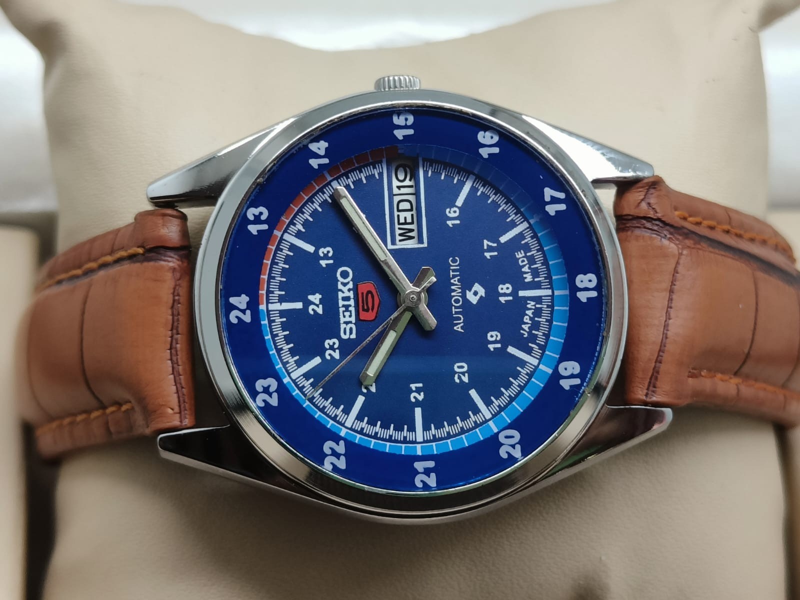 Seiko 5 Automatic Blue Dial Leather Strap Vintage Men’s Wrist Watch Japan Made