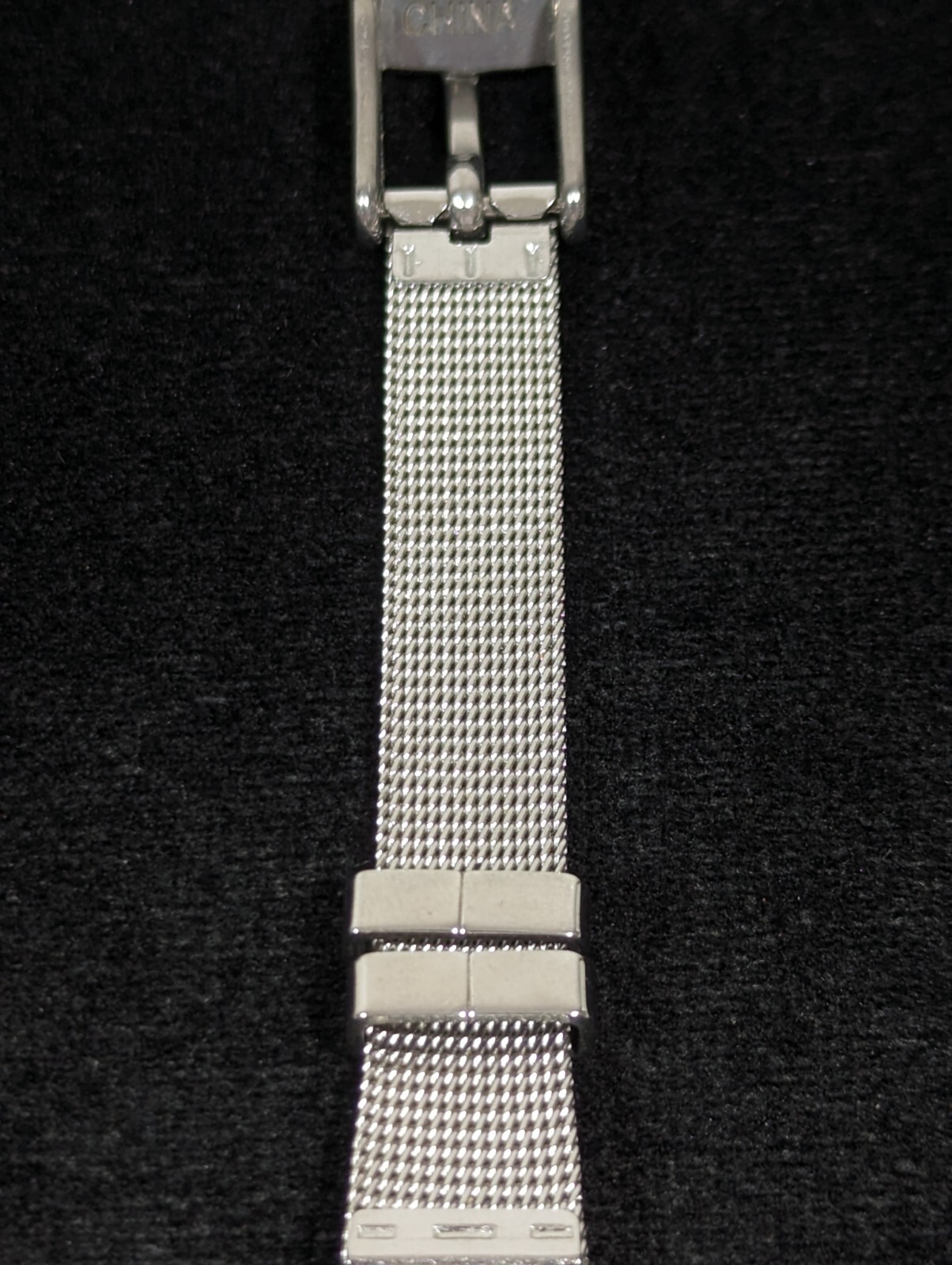 No Boundaries Womans Blue Purple Round Silver Tone Case Mesh Band Watch