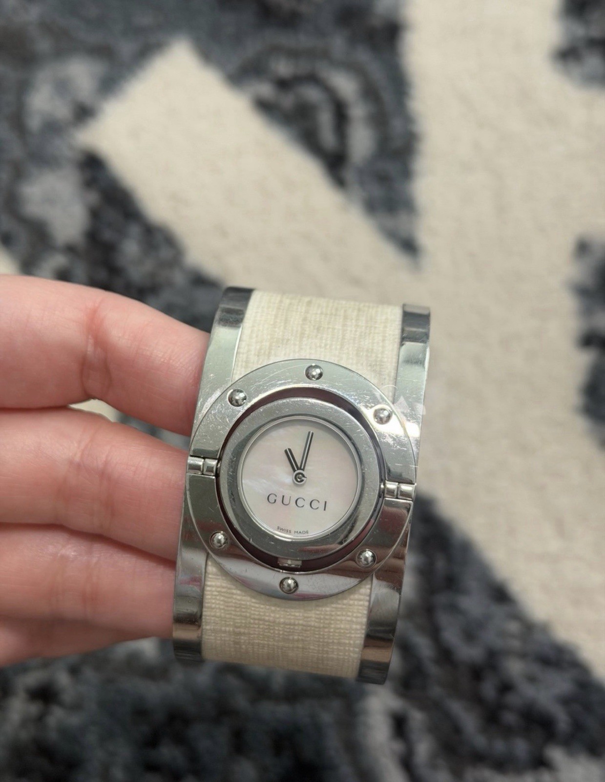 Gucci Twirl Silvery White Silver hardware Steel Watch