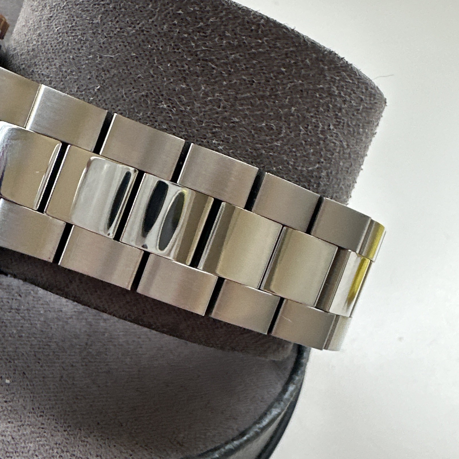Bulova Mens Classic Calendar Automatic Silver Stainless Steel Watch 39 MM 98B422