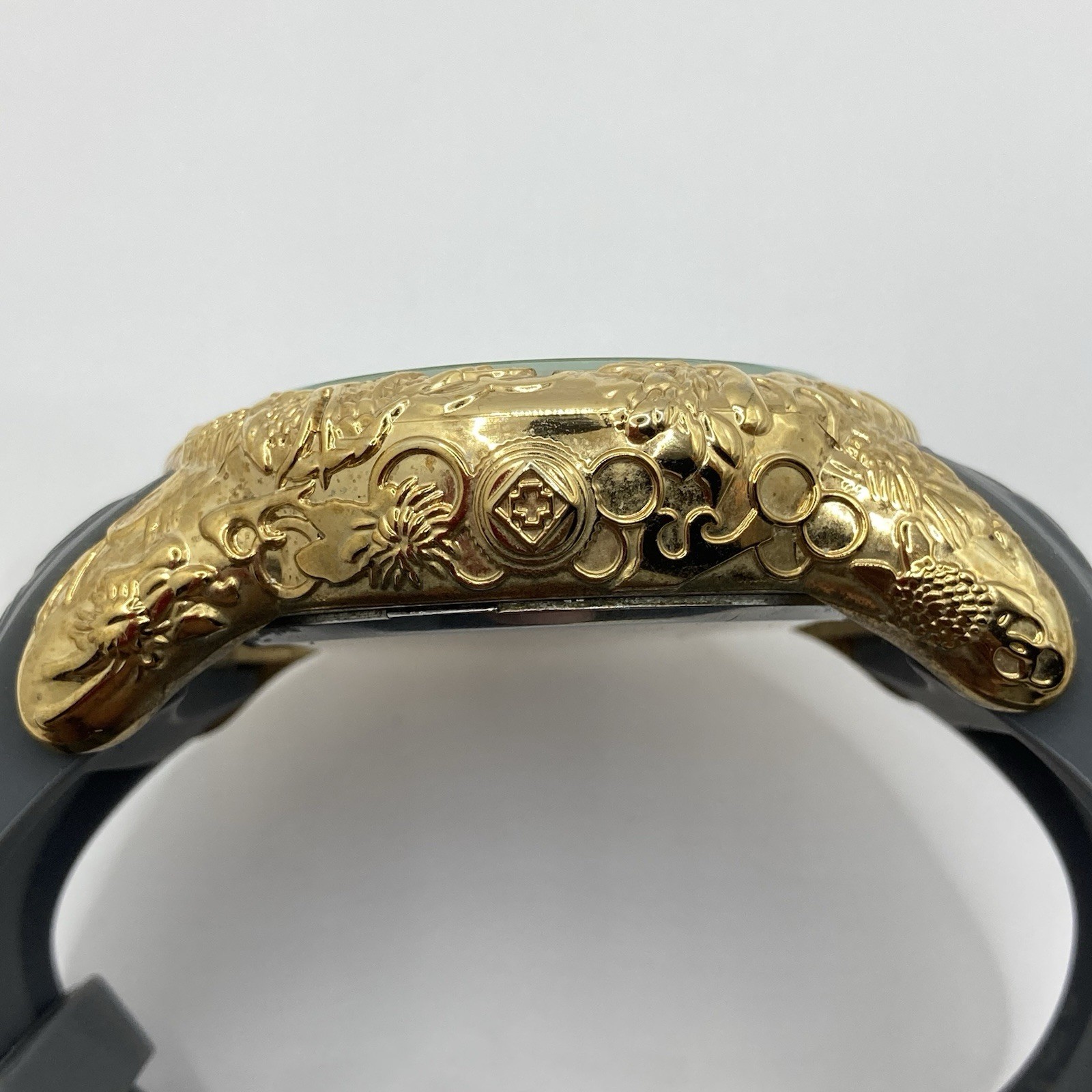 Men’s Engraved Gold Tone Japanese Dragon 48mm Watch Silicone Band New Battery