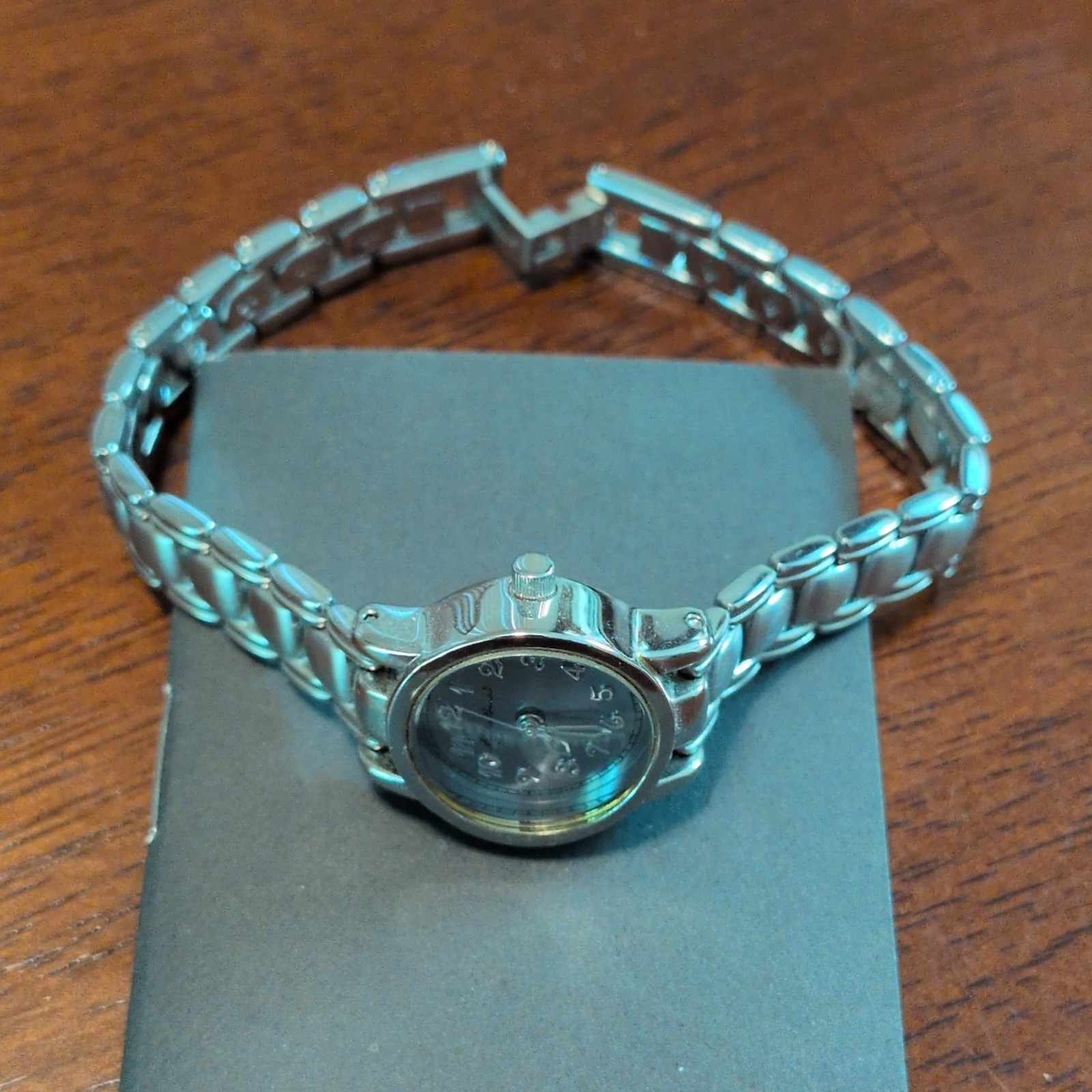 Eddie Bauer Small Round Quartz Wristwatch Silver Stainless Bracelet Gray Dial
