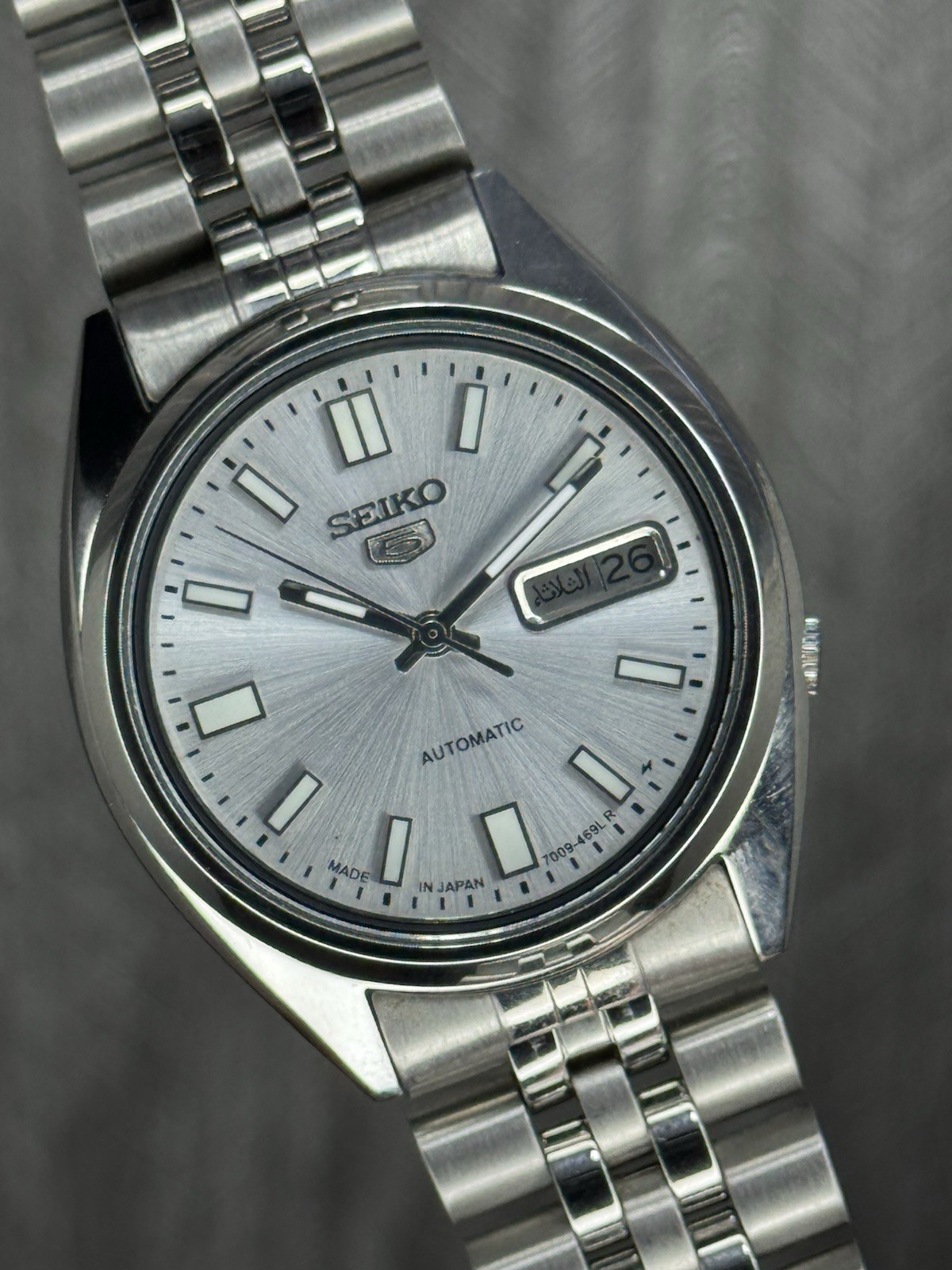 Seiko 5 SNXS73 Automatic 7009-3040 Silver Dial 17 Jewels Men’s Wristwatch Japan.