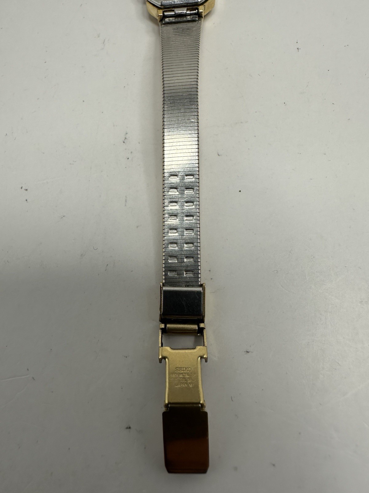 Seiko 2B20-5019 Ladies Watch New Battery 16MM 7″ Gold Tone G8