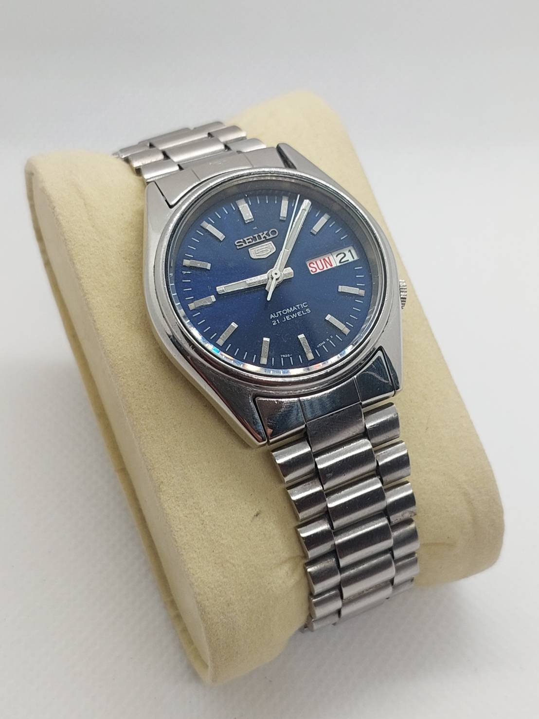 Vintage Seiko 5 Automatic Dark Blue Dial with Exhibition Caseback Mens Watch