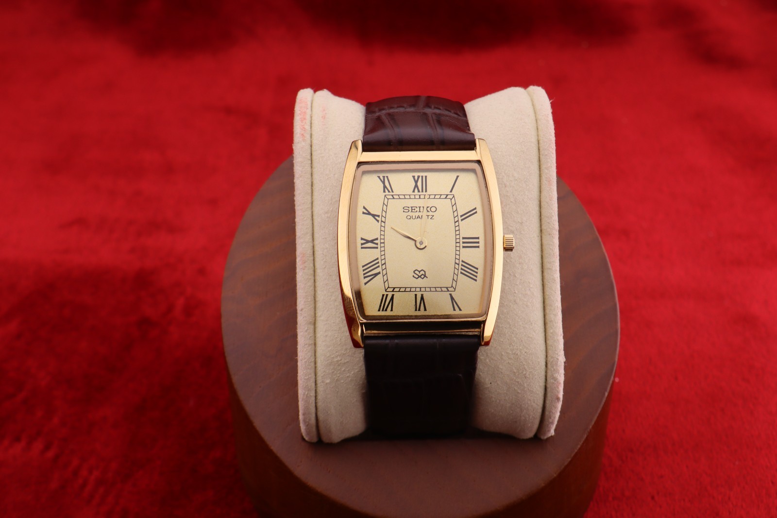 Vintage Men Seiko quartz Barrel-Tank Golden Dial ,Dark Brown leather Dress Watch