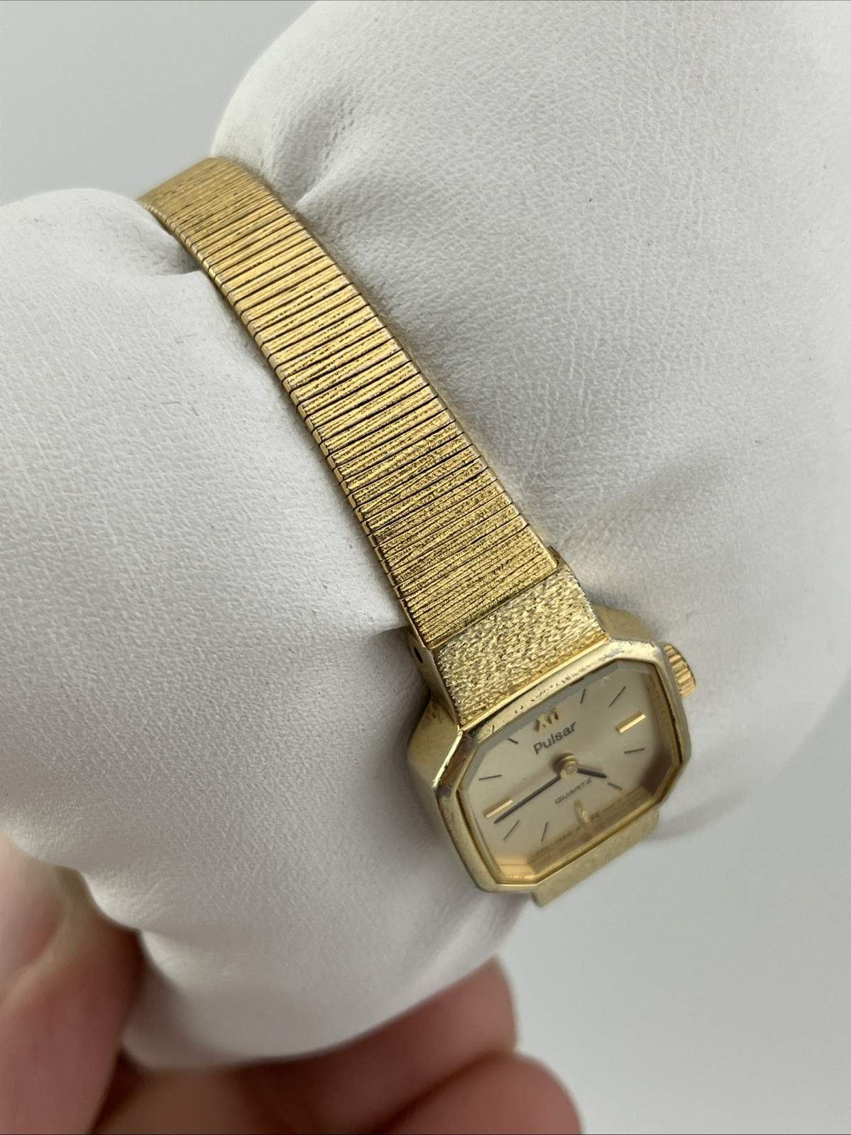 Vtg Pulsar Ladies 16mm Watch Gold Tone Octagon Dial 6.25″ v232-5790 – RUNS