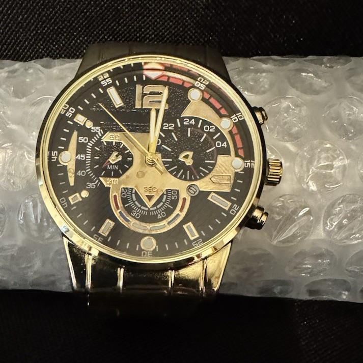 Free Shipping Gold Tone Men’s Fashion Watch Black Dial Metal Bracelet