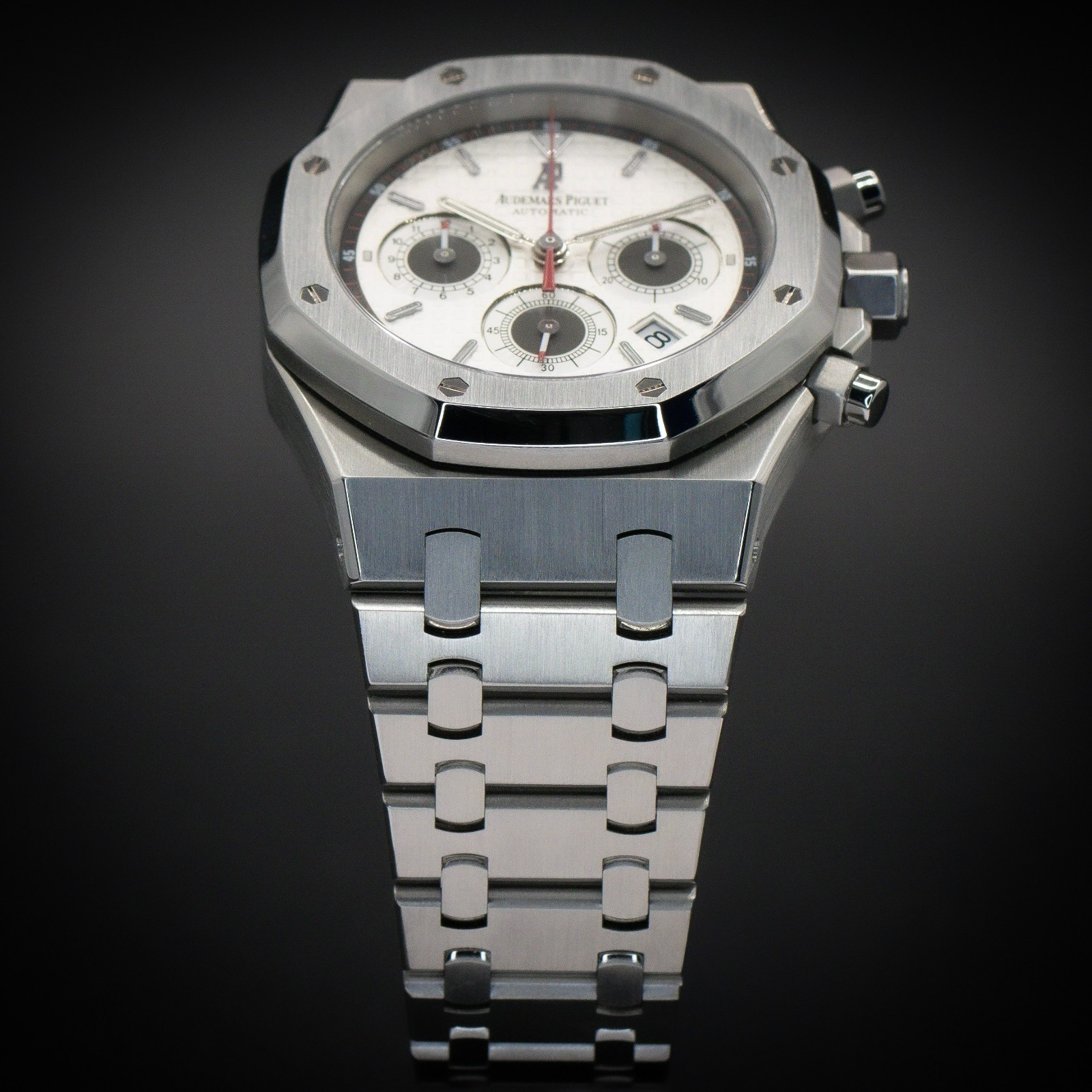 AUDEMARS PIGUET Royal Oak Chronograph 39 | “Panda” | Ref. 26300ST.OO.1110ST.06 |