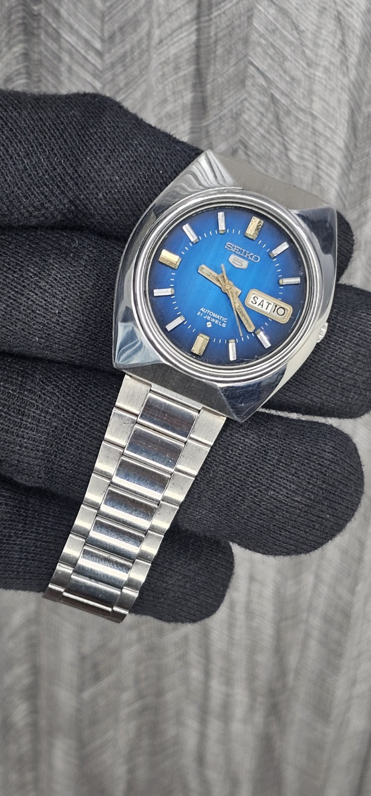 Vintage Seiko 5 Automatic Blue Dial Day/Date Wrist Watch Japan