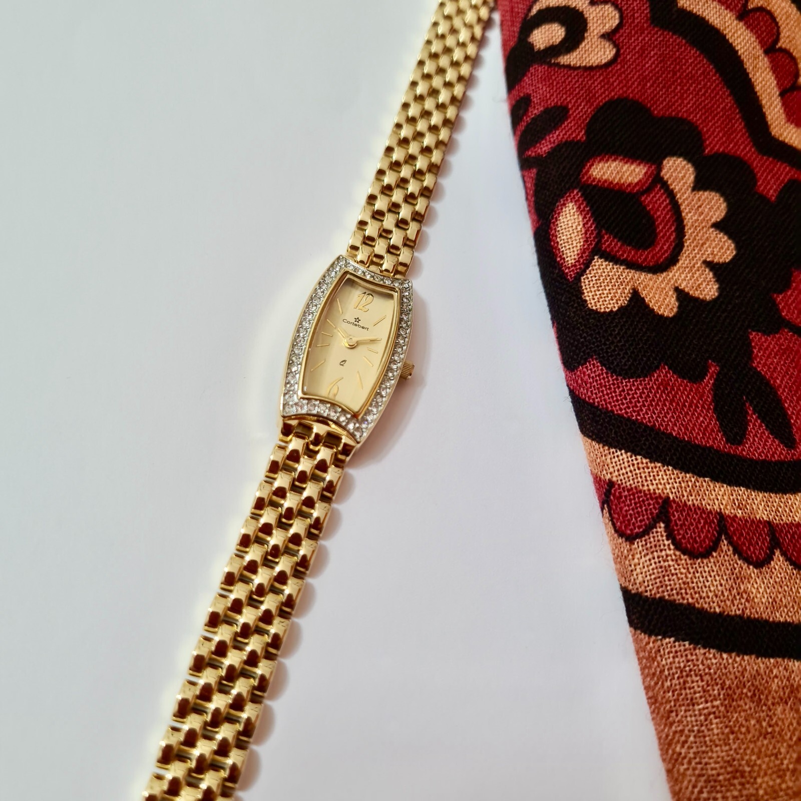 Watch for Women, Present for Her, Gold Colour, Gold Colour Dial, Cool Design