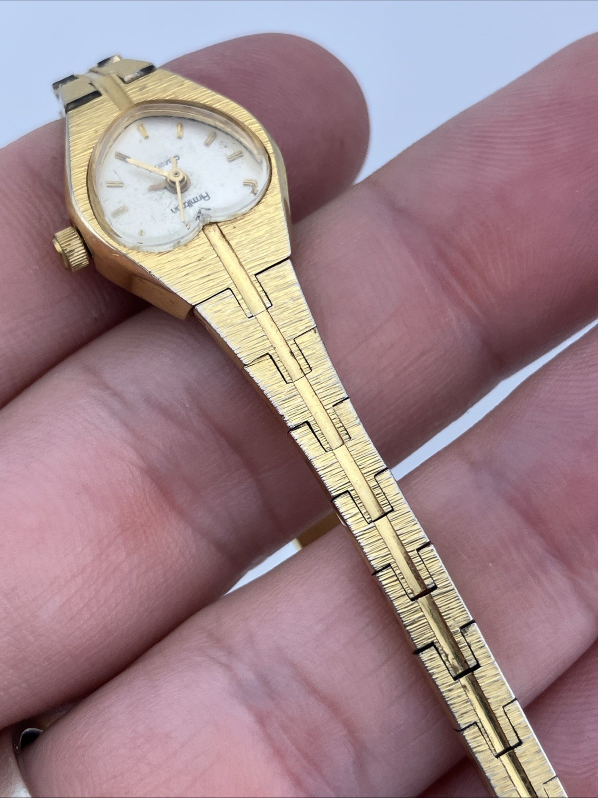Vtg Armitron Ladies 16mm Dainty Watch Gold Tone Heart Dial 6″ 25/5048 -RUNS