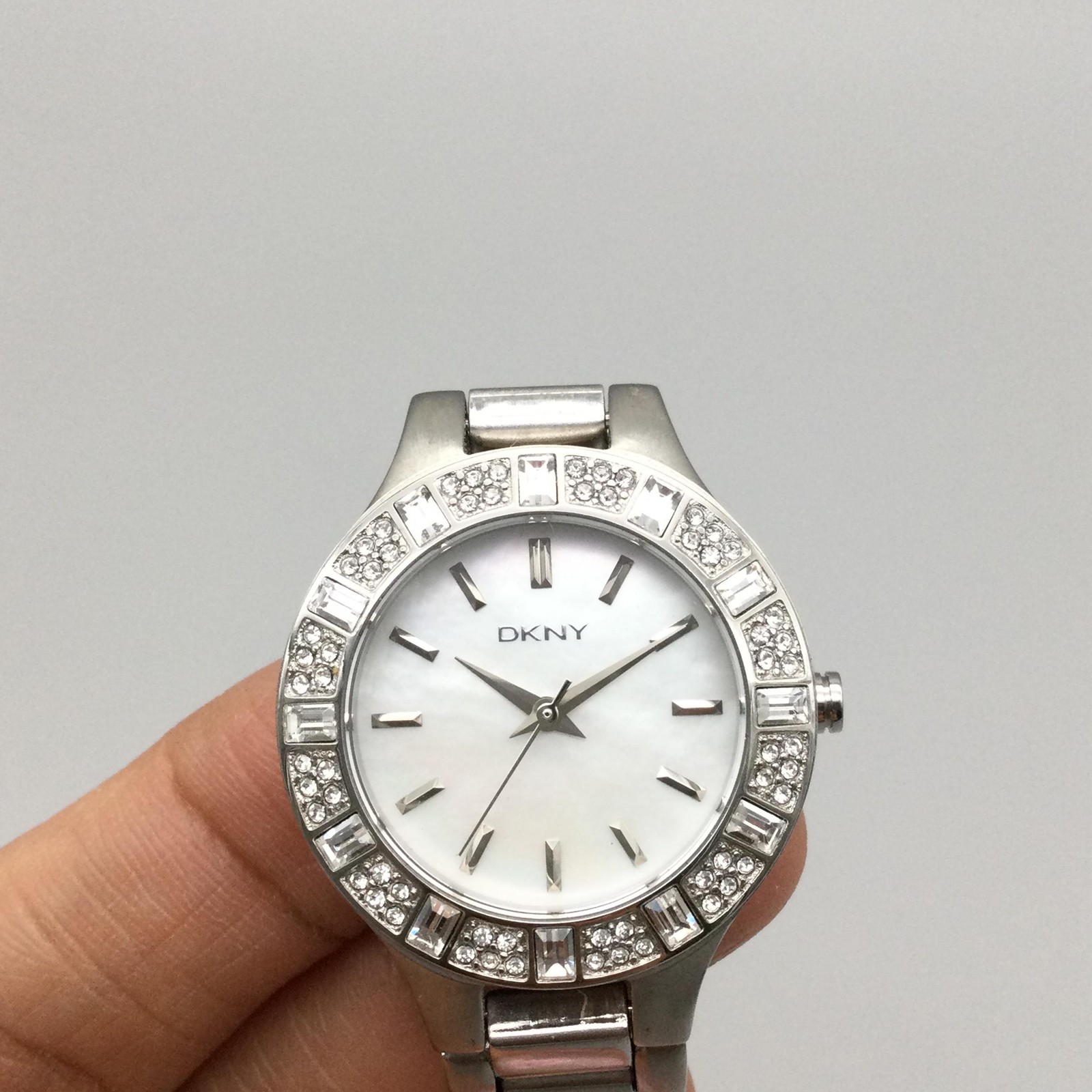DKNY Womens Watch 30mm White MOP Dial Crystal Stainless NY-8485 New Battery 7″