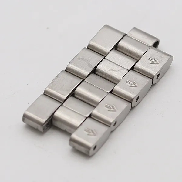 Excellent condition Seiko Spirit 5M23-7A70 original links, 4 links, silver, 16mm