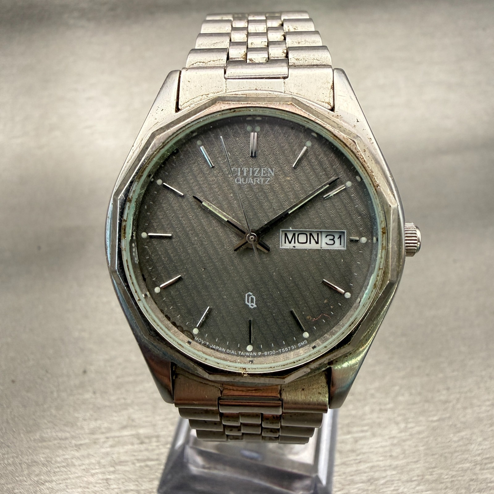 Citizen CQ Watch Men 35mm Gray Dial Silver Tone Daydate Round 6100-347521 NewBat