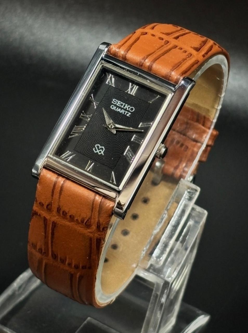 Vintage Seiko Slim Quartz Men’s Wristwatch With Free DDP Shipping