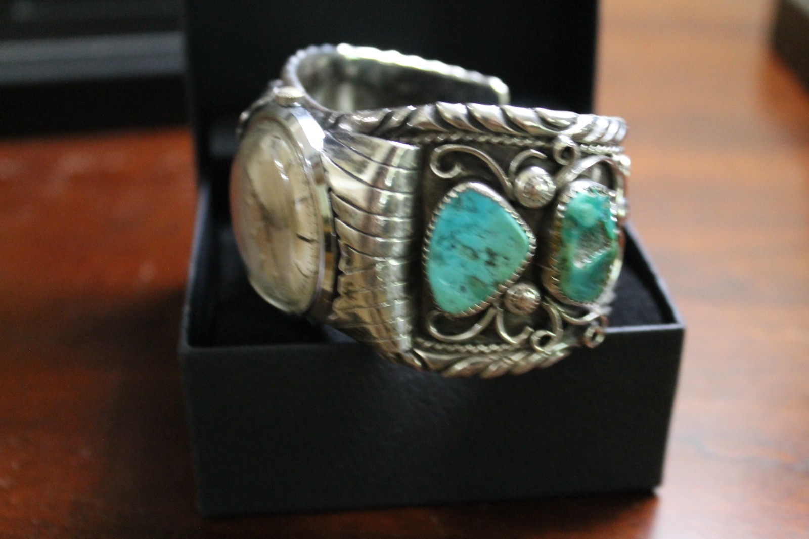 Silver & Turquoise Men’s Bracelet style Watch.