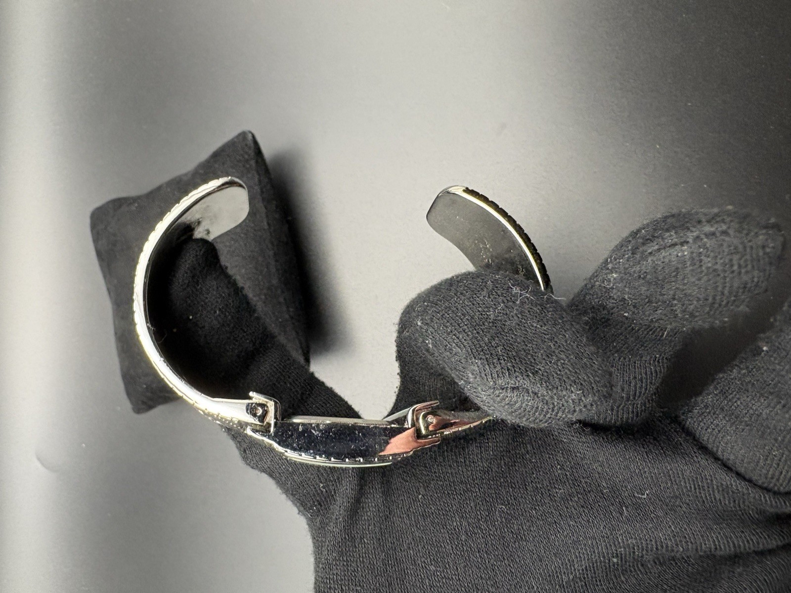 Massini Quartz Cuff Bracelet Watch Textured Silver-toned Band Running