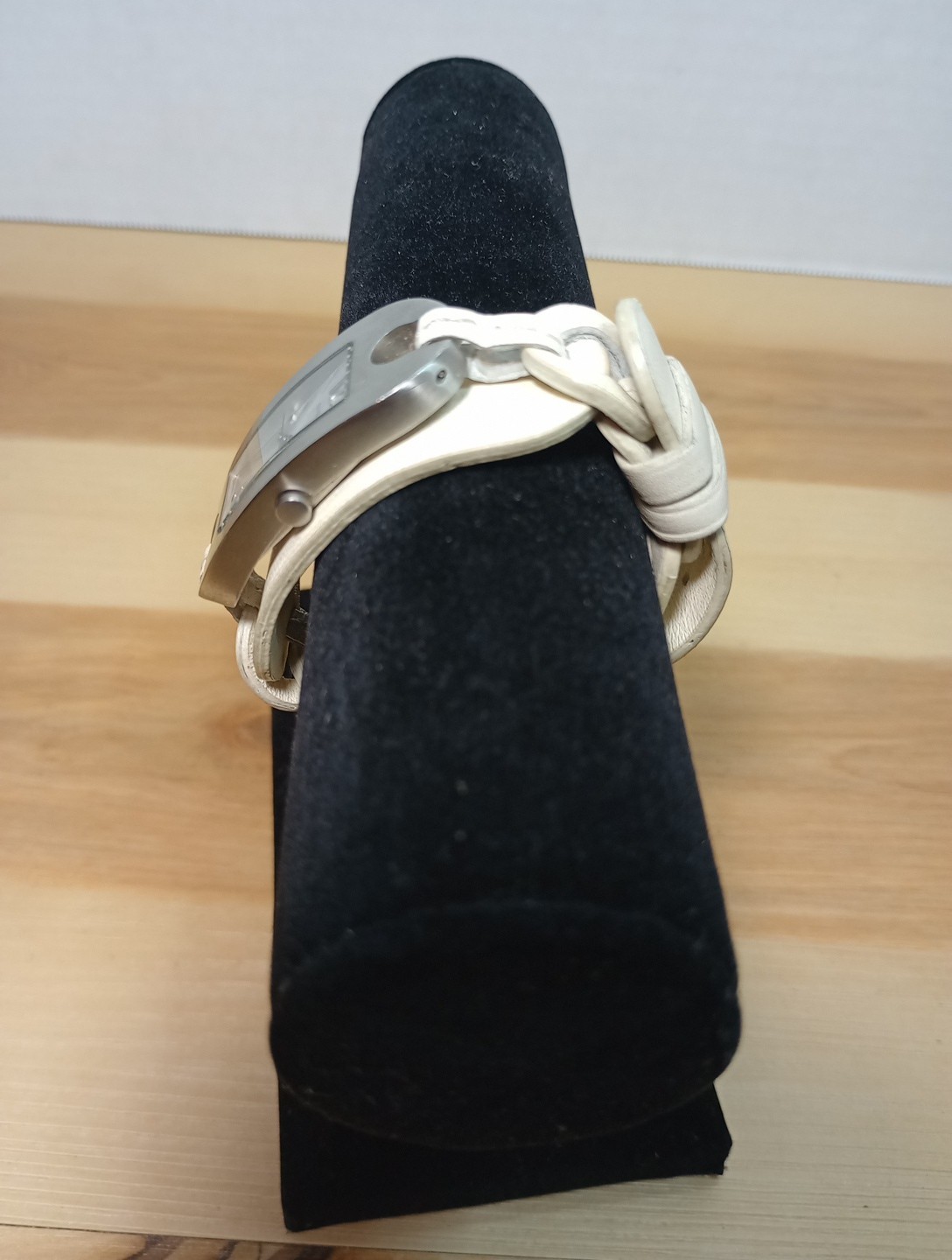 Guess Watch Womens With Original Leather Band G66374L Japan Movement