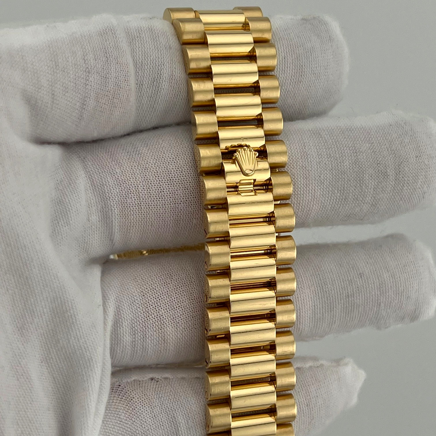 2025 Rolex Day Date President 228238 40mm Factory Baguette Diamond Dial 18k Gold