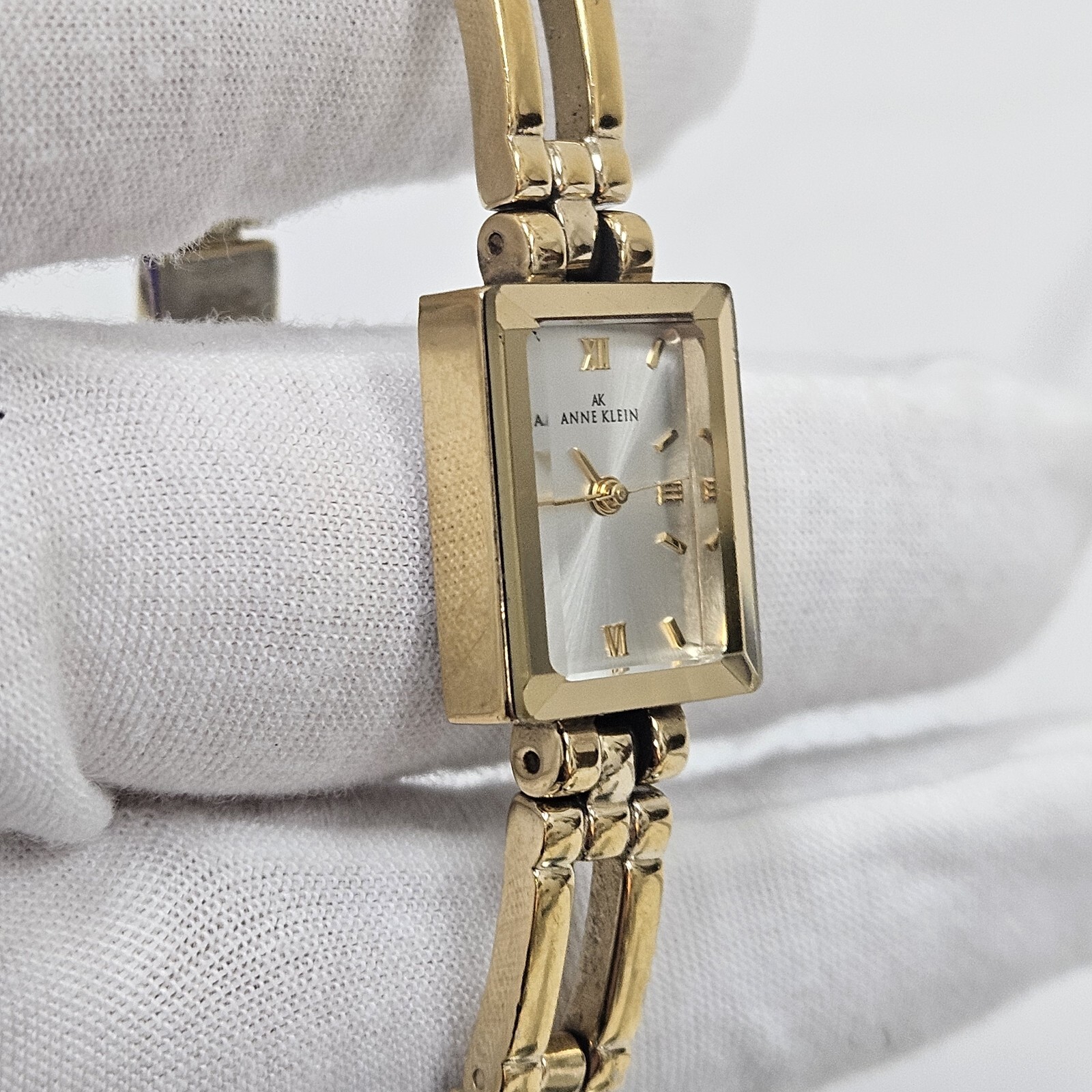 Anne Klein Womens Wrist Watch 16mm Gold Tone Case Quartz 10/4898 New Battery