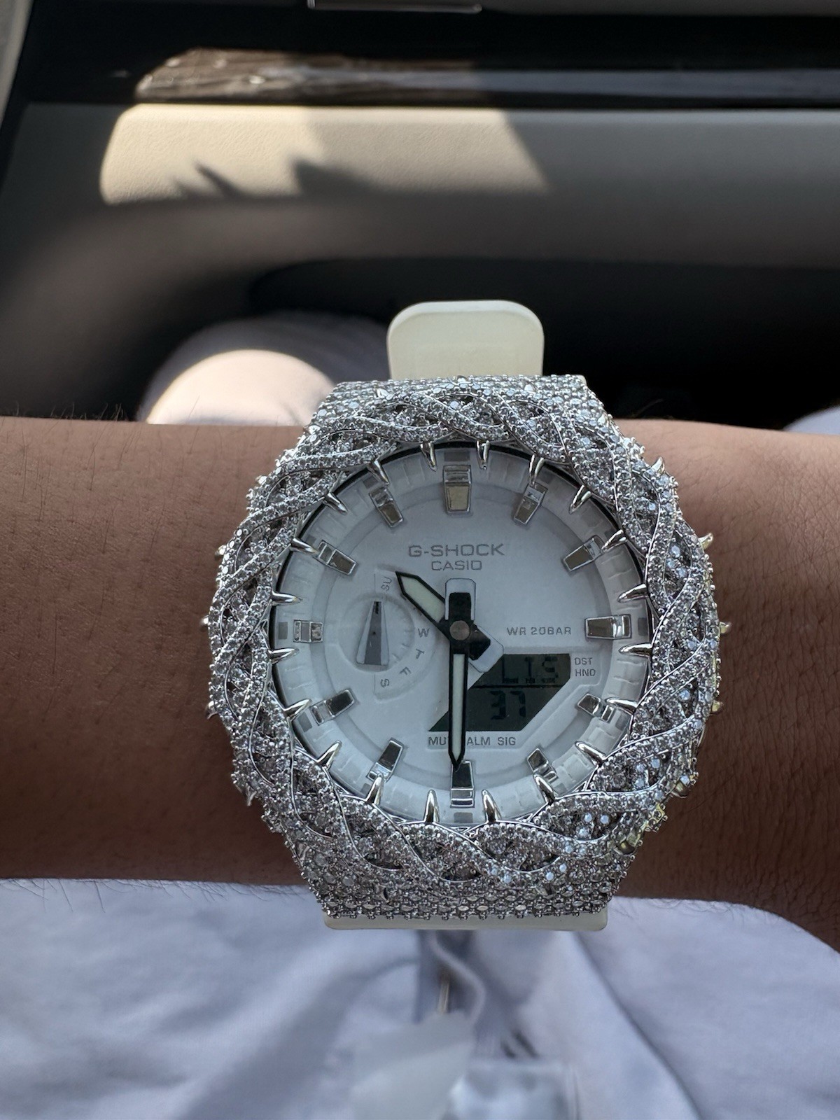 Casio G-SHOCK Analog-Digital Quartz WR200m 45mm White Resin GRA MOSSIANITE