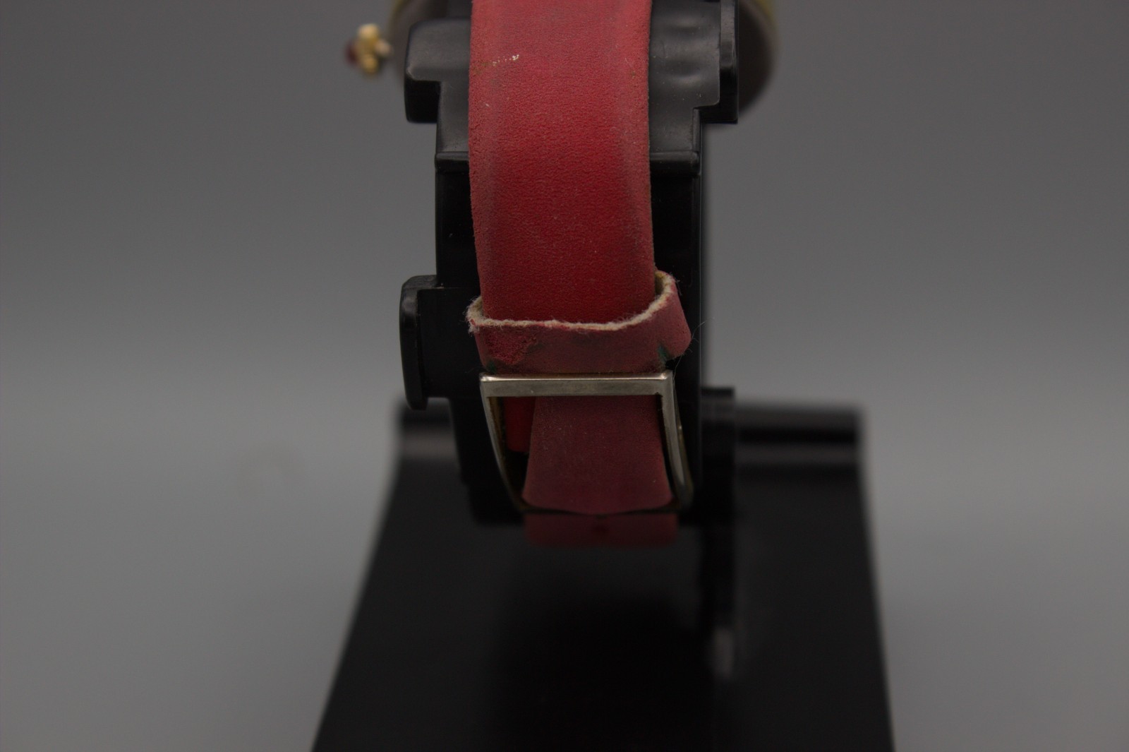 Sheffield Swiss Made M-1 Oval 38mm Red Dial Manual Wind Running Vintage