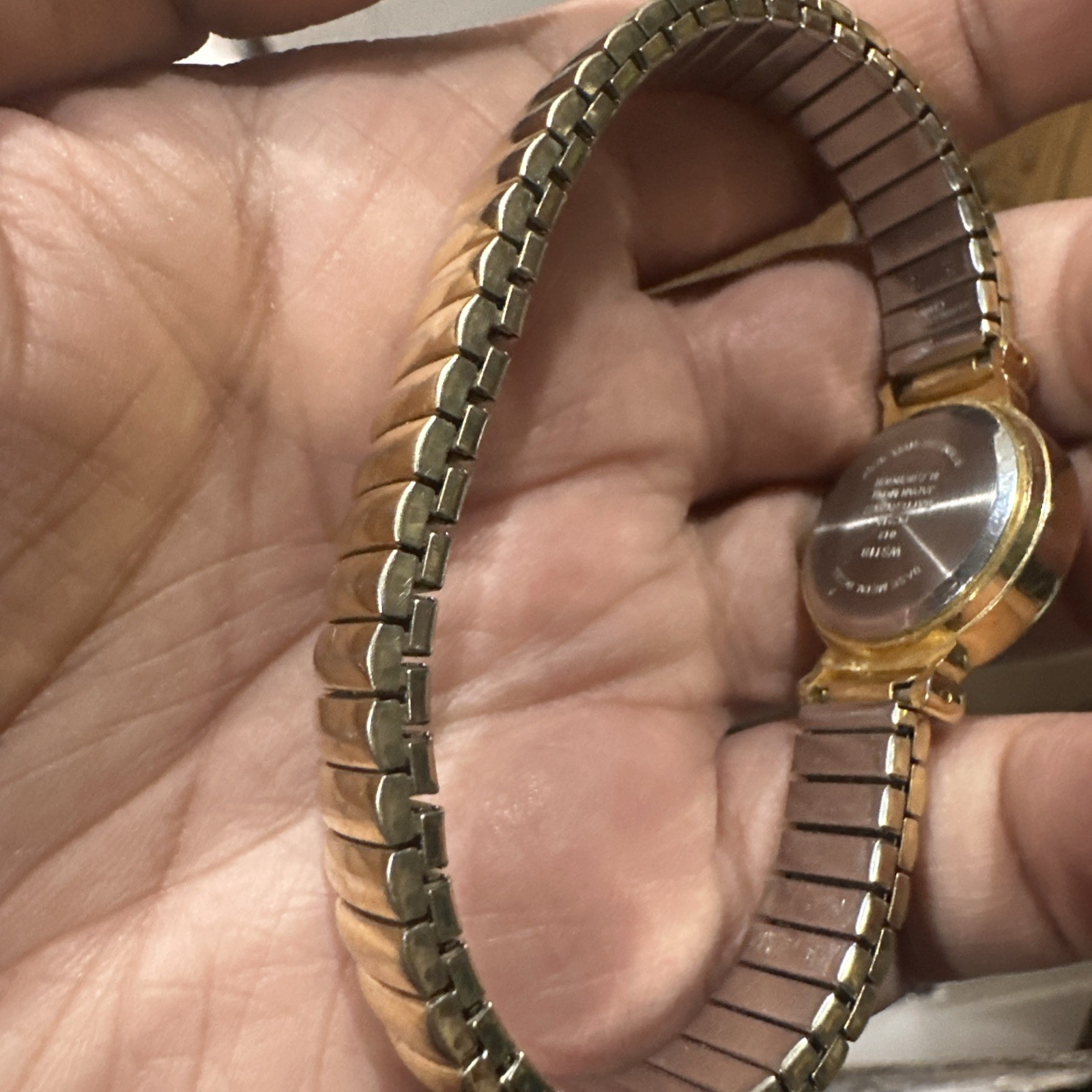 Working VTG Gold Ladies Watch New Battery 23mm Expansion Band FIt 8.5in Wrist