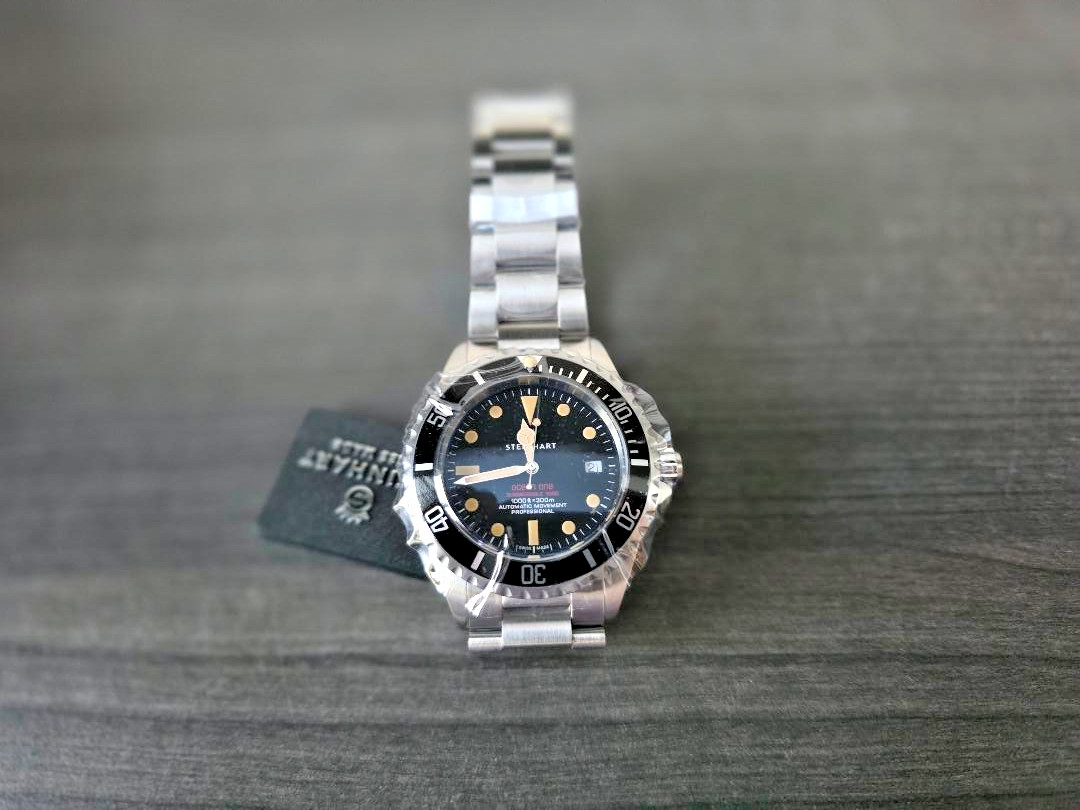 Steinhart Ocean One Vintage Red 42mm Full Set 103-0657 Worn Twice 2 Straps