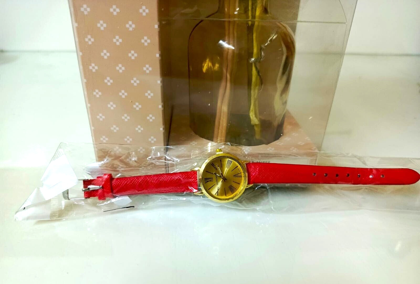 Luxury Analog Quartz Leather Red Strap Watch Women Fashion An Attractive Gift