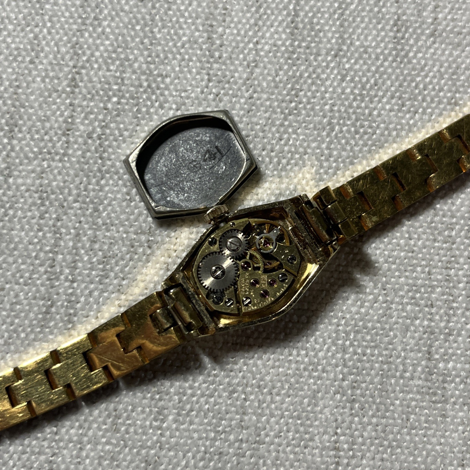Ladies 16mm Bulova 23J Gold Tone Manual Wind Watch Green Dial 6 1/4” Running